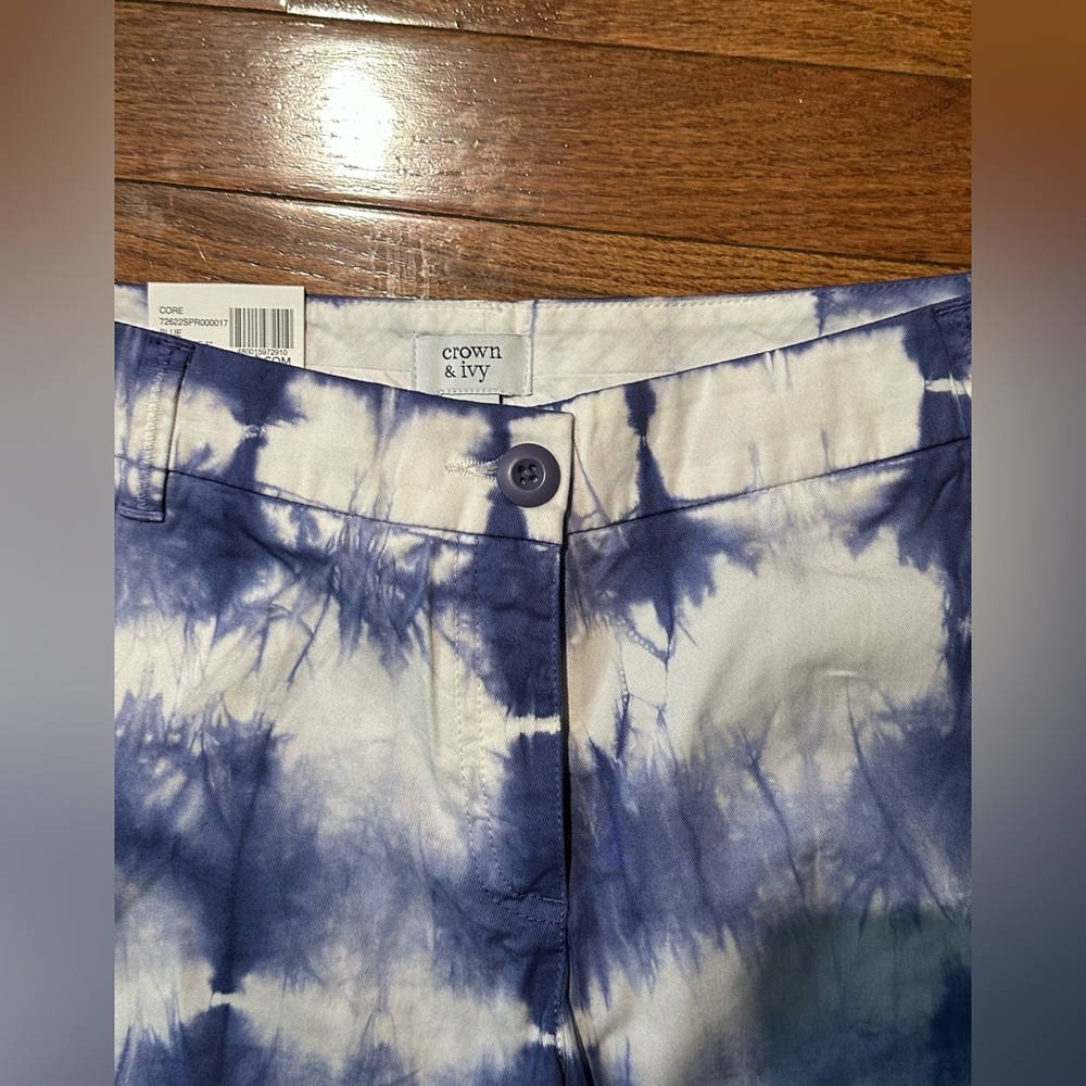 Crown & Ivy women's size 8 Caroline 5 inch blue & white tie dye shorts - Picture 2 of 5